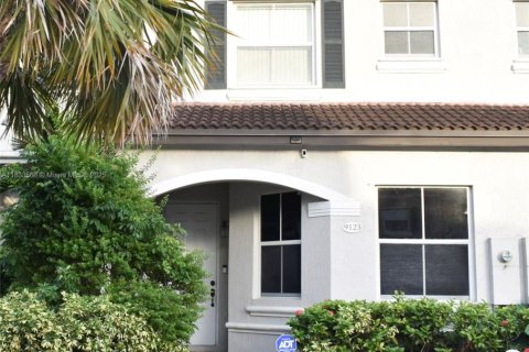 Touwnhouse à vendre à Miami, Floride: 3 chambres, 142.7 m2 № 1814486 - photo 5