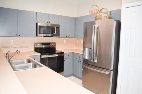 Touwnhouse à vendre à Miami, Floride: 3 chambres, 142.7 m2 № 1814486 - photo 1