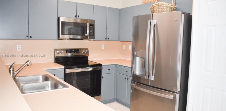Touwnhouse à Miami, Floride 3 chambres, 142.7 m2 № 1814486