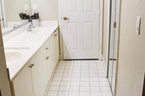 Touwnhouse à vendre à Miami, Floride: 3 chambres, 142.7 m2 № 1814486 - photo 8