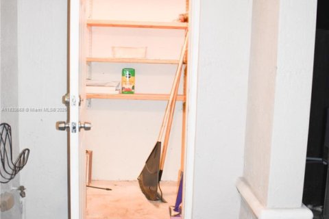Touwnhouse à vendre à Miami, Floride: 3 chambres, 142.7 m2 № 1814486 - photo 12