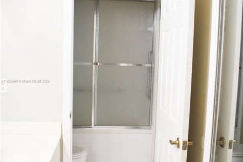 Touwnhouse à vendre à Miami, Floride: 3 chambres, 142.7 m2 № 1814486 - photo 23