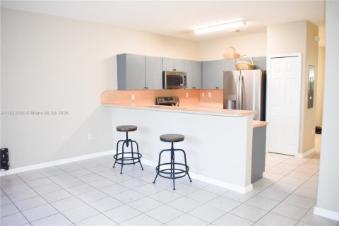 Touwnhouse à vendre à Miami, Floride: 3 chambres, 142.7 m2 № 1814486 - photo 2