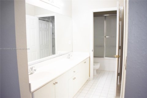 Touwnhouse à vendre à Miami, Floride: 3 chambres, 142.7 m2 № 1814486 - photo 6