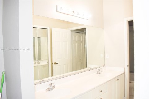 Touwnhouse à vendre à Miami, Floride: 3 chambres, 142.7 m2 № 1814486 - photo 16
