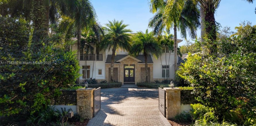 Casa en Pinecrest, Florida 6 dormitorios, 636.19 m2 № 1487013