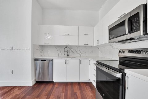 Copropriété à vendre à Miami, Floride: 2 chambres, 100.15 m2 № 2043970 - photo 9