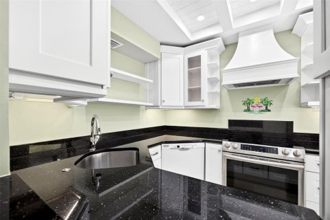 Купить кондоминиум в Пунта-Горда, Флорида 9 комнат, 138.24м2, № 2218330 - фото 15