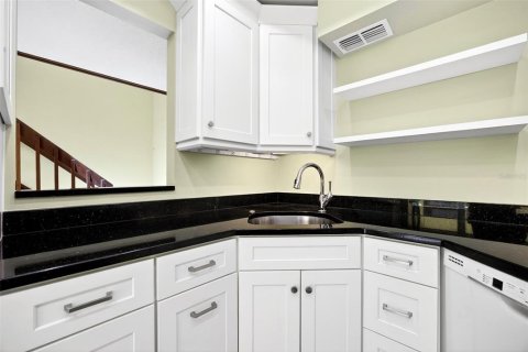 Купить кондоминиум в Пунта-Горда, Флорида 9 комнат, 138.24м2, № 2218330 - фото 14