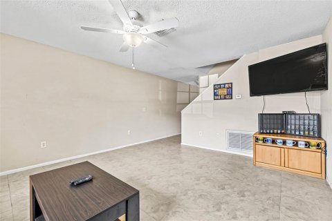 Townhouse in Brandon, Florida 2 bedrooms, 129.69 sq.m. № 1675752 - photo 9