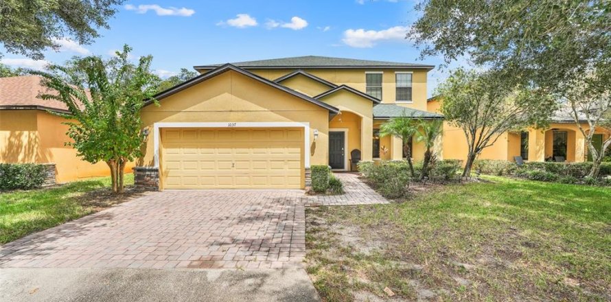 House in Davenport, Florida 6 bedrooms, 289.86 sq.m. № 1900705