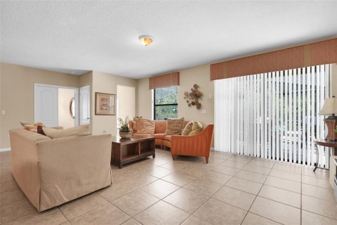House in Davenport, Florida 6 bedrooms, 289.86 sq.m. № 1900705 - photo 13