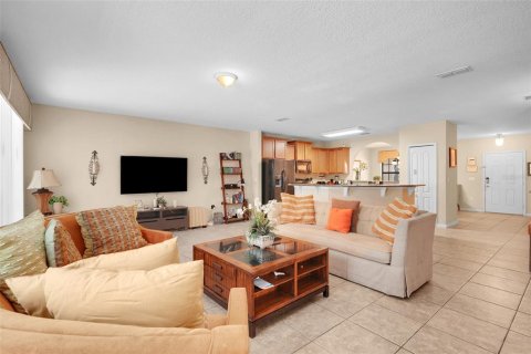 House in Davenport, Florida 6 bedrooms, 289.86 sq.m. № 1900705 - photo 15