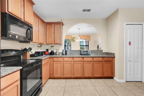 House in Davenport, Florida 6 bedrooms, 289.86 sq.m. № 1900705 - photo 10