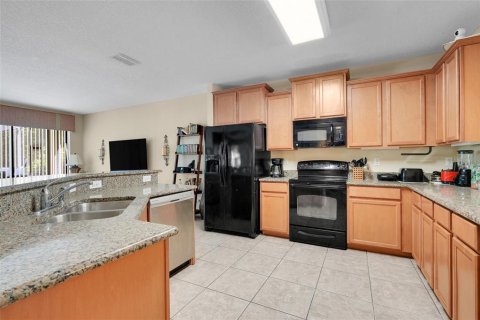 House in Davenport, Florida 6 bedrooms, 289.86 sq.m. № 1900705 - photo 9