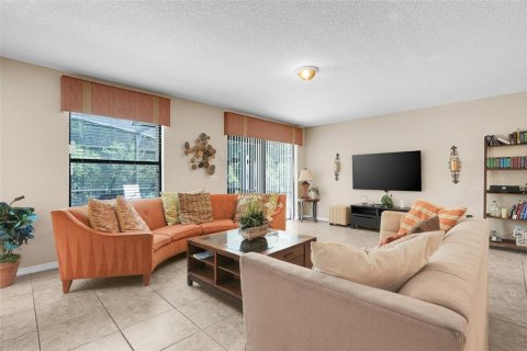 House in Davenport, Florida 6 bedrooms, 289.86 sq.m. № 1900705 - photo 12