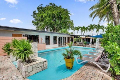 House in Oakland Park, Florida 5 bedrooms, 182.65 sq.m. № 2267629