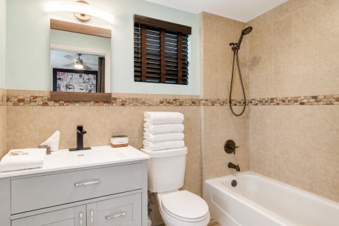 House in Oakland Park, Florida 5 bedrooms, 182.65 sq.m. № 2267629 - photo 20