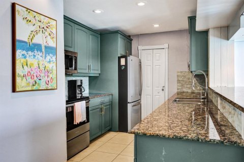 House in Oakland Park, Florida 5 bedrooms, 182.65 sq.m. № 2267629 - photo 23
