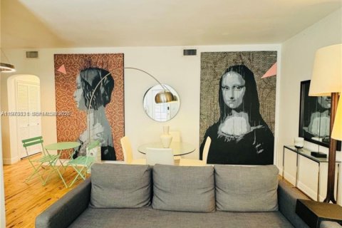 Condominio en alquiler en Miami Beach, Florida, 1 dormitorio, 64.1 m2 № 2033899 - foto 2