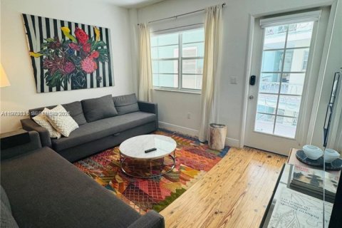 Condominio en Miami Beach, Florida, 1 dormitorio  № 2033899