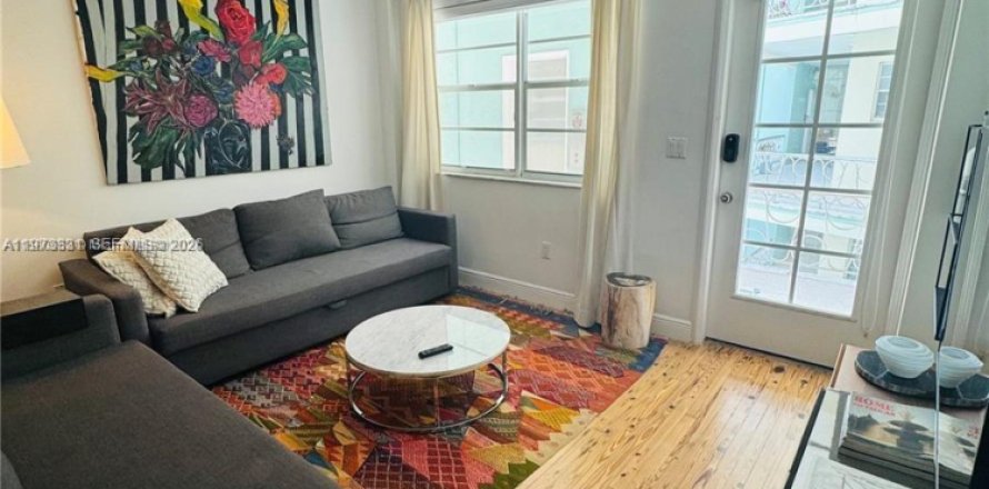 Condominio en Miami Beach, Florida, 1 dormitorio  № 2033899
