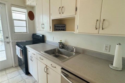 Condominio en alquiler en Miami Beach, Florida, 1 dormitorio, 64.1 m2 № 2033899 - foto 9