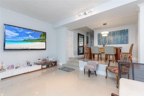 Touwnhouse à vendre à Pembroke Pines, Floride: 2 chambres, 96.62 m2 № 2153828 - photo 4