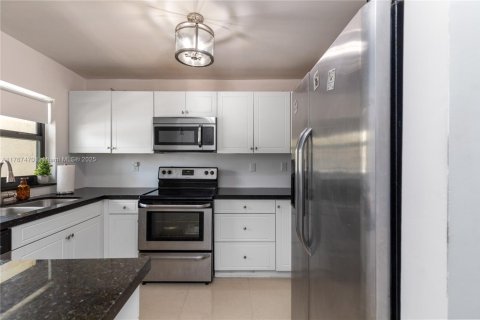 Touwnhouse à vendre à Pembroke Pines, Floride: 2 chambres, 96.62 m2 № 2153828 - photo 9