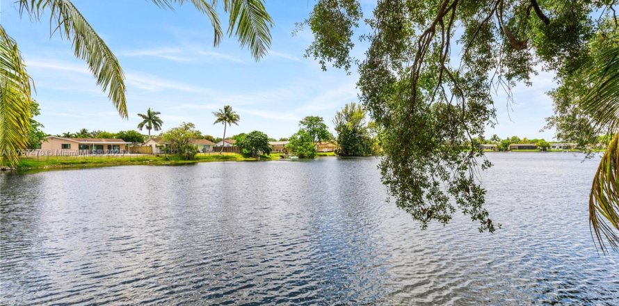 Touwnhouse à Pembroke Pines, Floride 2 chambres, 96.62 m2 № 2153828