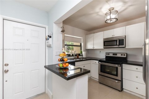 Touwnhouse à vendre à Pembroke Pines, Floride: 2 chambres, 96.62 m2 № 2153828 - photo 2
