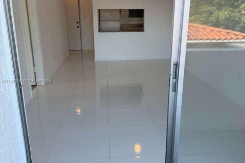 Apartamento en alquiler en Miami, Florida, 1 dormitorio № 2006400 - foto 10