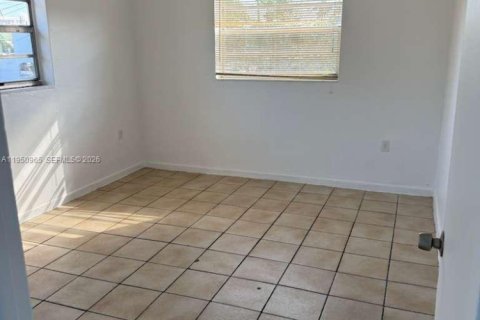 Apartamento en alquiler en Miami, Florida, 1 dormitorio № 2006400 - foto 2