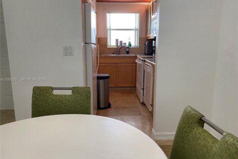 Condo in Hallandale Beach, Florida, 2 bedrooms  № 2064888 - photo 6
