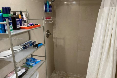 Condo in Hallandale Beach, Florida, 2 bedrooms  № 2064888 - photo 14