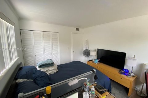 Condo in Hallandale Beach, Florida, 2 bedrooms  № 2064888 - photo 20