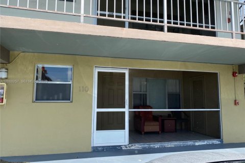Condo in Hallandale Beach, Florida, 2 bedrooms  № 2064888 - photo 3
