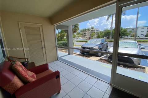 Condo in Hallandale Beach, Florida, 2 bedrooms  № 2064888 - photo 28