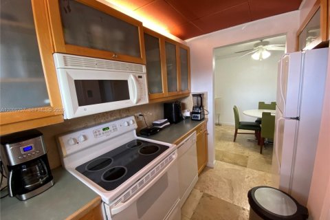 Condo in Hallandale Beach, Florida, 2 bedrooms  № 2064888 - photo 4