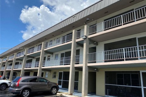 Condo in Hallandale Beach, Florida, 2 bedrooms  № 2064888 - photo 2