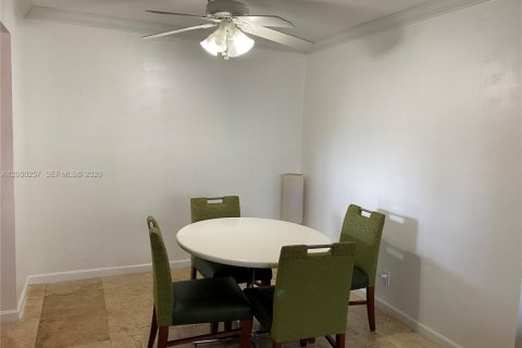 Condo in Hallandale Beach, Florida, 2 bedrooms  № 2064888 - photo 7