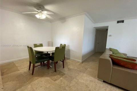 Condo in Hallandale Beach, Florida, 2 bedrooms  № 2064888 - photo 8