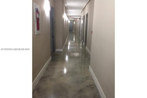 Condominio en alquiler en Miami, Florida, 1 dormitorio, 69.21 m2 № 1991077 - foto 14