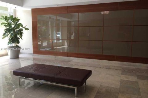 Condominio en alquiler en Miami, Florida, 1 dormitorio, 69.21 m2 № 1991077 - foto 11