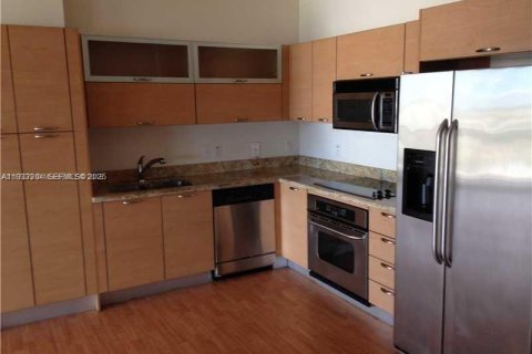Condominio en alquiler en Miami, Florida, 1 dormitorio, 69.21 m2 № 1991077 - foto 1