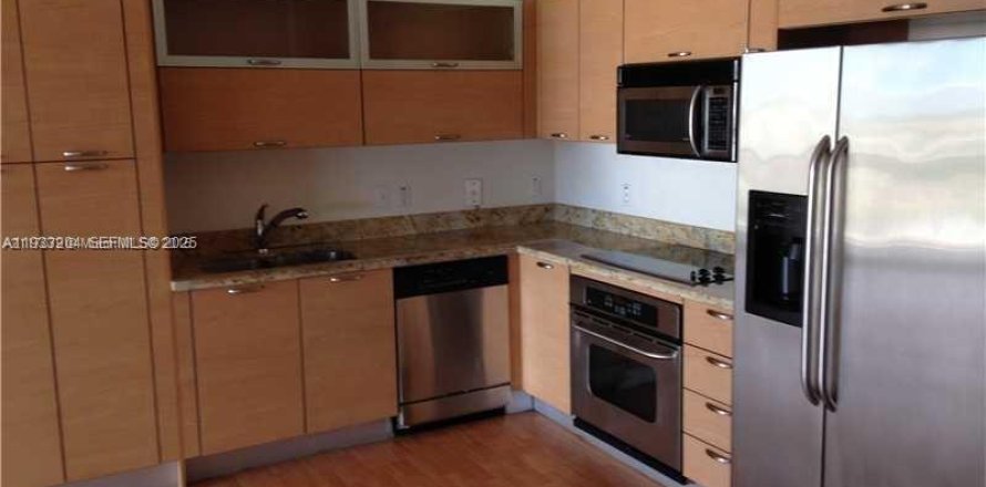 Condominio en Miami, Florida, 1 dormitorio  № 1991077