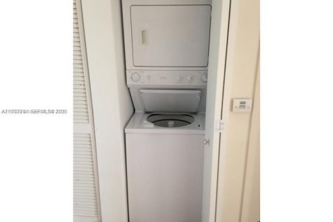 Condominio en alquiler en Miami, Florida, 1 dormitorio, 69.21 m2 № 1991077 - foto 6