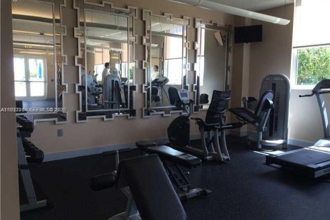 Condominio en alquiler en Miami, Florida, 1 dormitorio, 69.21 m2 № 1991077 - foto 10