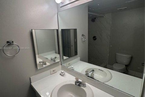 Condominio en alquiler en Miramar, Florida, 2 dormitorios, 89.74 m2 № 1991908 - foto 15