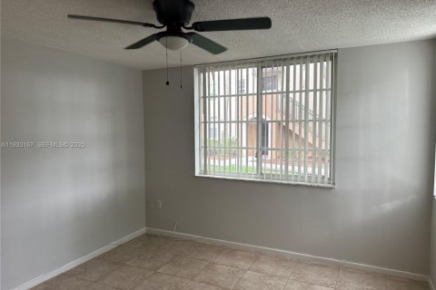 Condominio en alquiler en Miramar, Florida, 2 dormitorios, 89.74 m2 № 1991908 - foto 17